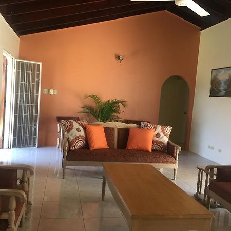 Отель La Casa Feliz Бухта Монтего Экстерьер фото